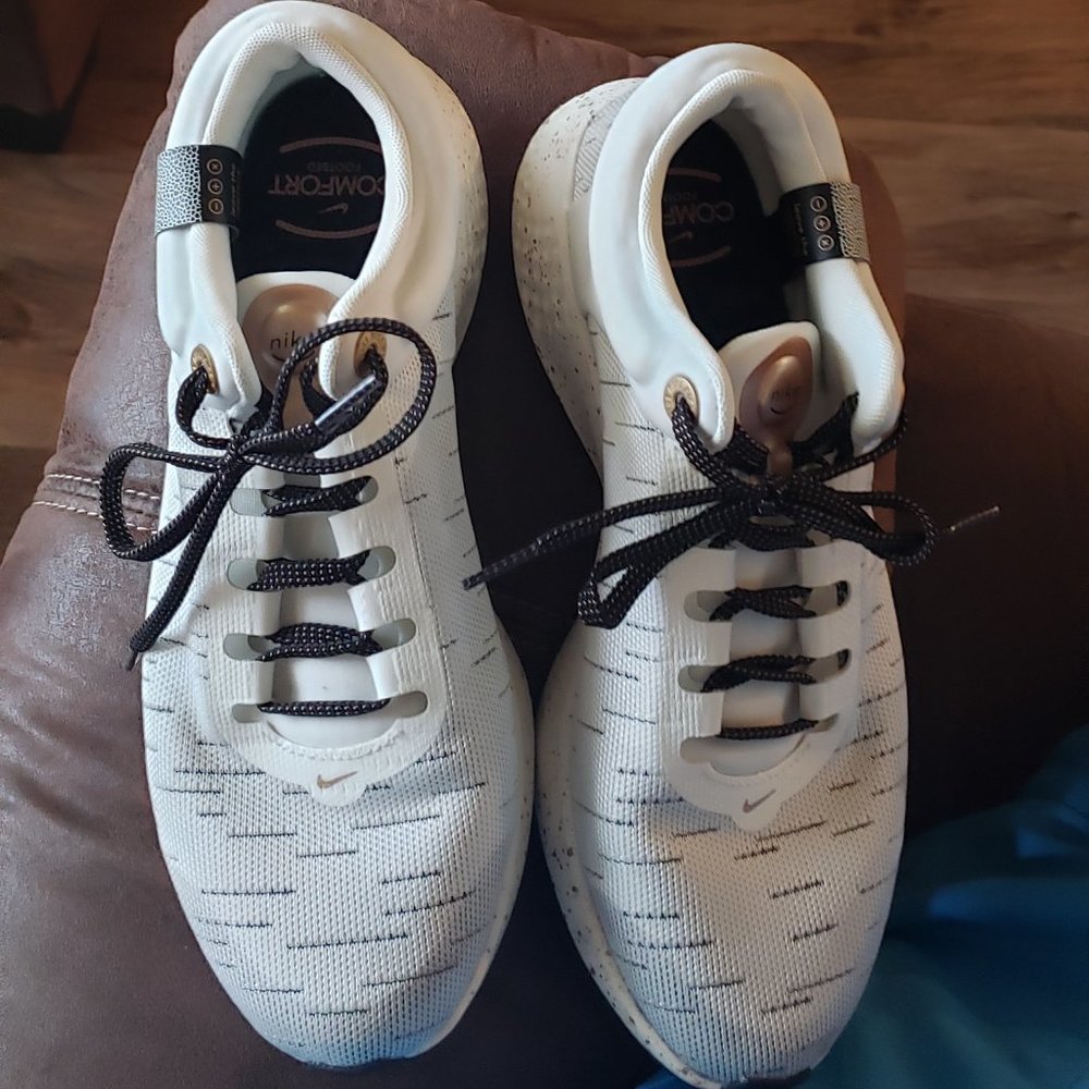 9.5 Nike Serenity